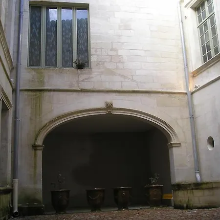 Palais Des Papes: Historic Mansion With Free Nearby Parking *