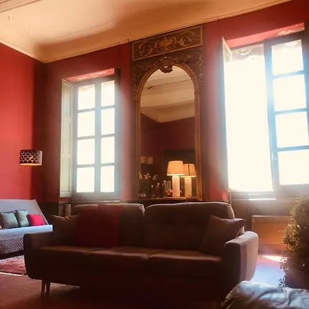Palais Des Papes: Historic Mansion With Free Nearby Parking Avignon