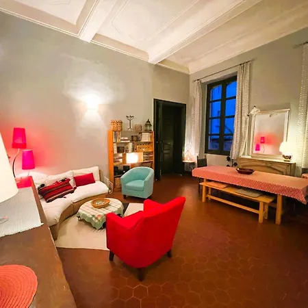 Palais Des Papes: Historic Mansion With Free Nearby Parking *