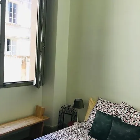 Апартаменты Palais Des Papes - Spacious Historic In Private Mansion ! Free Parking Nearby ! Spacieux Historique Dans Particulier ! Parking A Proximite Offert ! Авиньон