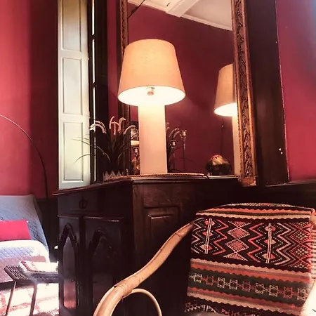 Апартаменты Palais Des Papes - Spacious Historic In Private Mansion ! Free Parking Nearby ! Spacieux Historique Dans Particulier ! Parking A Proximite Offert ! *